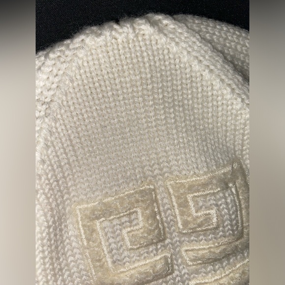 ✨Givenchy - Authentic WOMENS - 4G EMBROIDERED BEANIE IN COLOR: WHITE/IVORY✨ (OS) - Picture 13 of 15